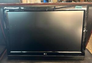 43" WALL MOUNTED TV