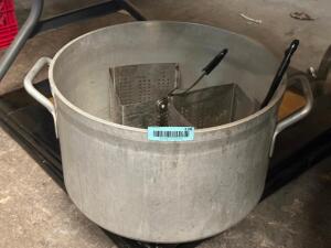 17" STOCK POT WITH STEAM BASKETS