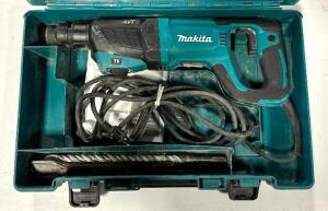 DESCRIPTION: 8A ELECTRIC SDS-PLUS CONCRETE/MASONRY ANTI-VIBRATION ROTARY HAMMER DRILL WITH CASE BRAND/MODEL: MAKITA HR2641 LOCATION: TOOL ROOM QTY: 1