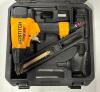 DESCRIPTION: 1-1/2" METAL CONNECTOR NAILER WITH CASE BRAND/MODEL: BOSTITCH MCN150 LOCATION: TOOL ROOM QTY: 1