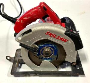 DESCRIPTION: 15A ELECTRIC 7-1/4" CIRCULAR SAW BRAND/MODEL: SKILSAW 5680 LOCATION: TOOL ROOM QTY: 1