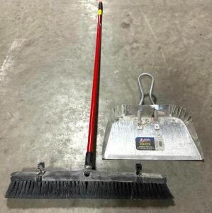 DESCRIPTION: PUSH BROOM WITH METAL DUST PAN LOCATION: PALLET RACKING QTY: 1