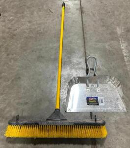 DESCRIPTION: PUSH BROOM WITH METAL DUST PAN LOCATION: PALLET RACKING QTY: 1