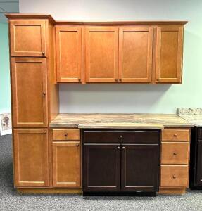 DESCRIPTION: 84" X 28" X 86" KITCHEN CABINET/COUNTERTOP SHOW UNIT SIZE: 84" X 28" X 86" LOCATION: SHOWROOM