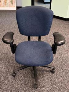 DESCRIPTION: (4) ROLLING OFFICE CHAIRS LOCATION: MAIN OFFICE QTY: 4