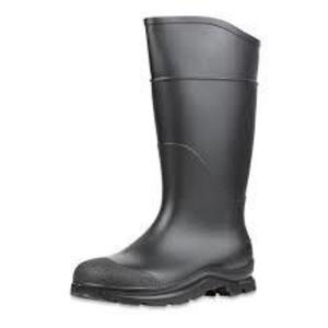 DESCRIPTION: PAIR OF PLAIN TOE RUBBER BOOTS BRAND/MODEL: SERVUS 18822 SIZE: 4 LOCATION: RETAIL SHOP QTY: 1