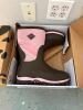 DESCRIPTION: PAIR OF KID'S RUGGED II BOOTS BRAND/MODEL: MUCK RG2-4RAP INFORMATION: BROWN/PINK REAL TREE APC SIZE: KIDS 7 RETAIL$: $74.99 LOCATION: RET - 4