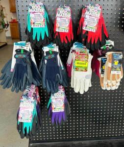 DESCRIPTION: ASSORTED GARDEN/WORK GLOVES AS SHOWN LOCATION: STORE