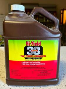 DESCRIPTION: (3) 1 GALLON JUGS OF 38 PLUS TURF, TERMITE & ORNAMENTAL INSECT CONTROL BRAND/MODEL: HI-YIELD LOCATION: STOCK ROOM QTY: 3