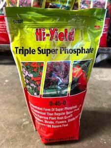 DESCRIPTION: (10) 4 LB. BAGS OF TRIPLE SUPER PHOSPHATE (0-45-0) BRAND/MODEL: HI-YIELD 32275 LOCATION: STOCK ROOM QTY: 10