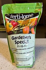 DESCRIPTION: (4) 4 LB. BAGS OF GARDENER'S SPECIAL FERTILIZER (11-15-11) BRAND/MODEL: FERTI-LOME 10784 LOCATION: STOCK ROOM QTY: 4