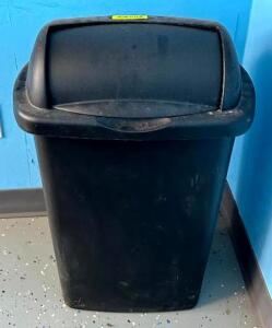 DESCRIPTION: SWING LID TRASH CAN LOCATION: RETAIL OFFICE QTY: 1