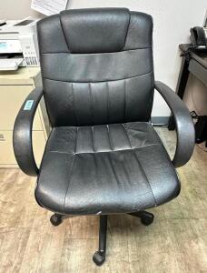 BLACK OFFICE CHAIR