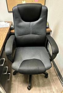 BLACK UPHOLSTERED OFFICE CHAIR