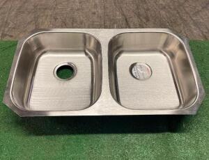 33" X 18.5" DOUBLE WELL STAINLESS KITCHEN SINK