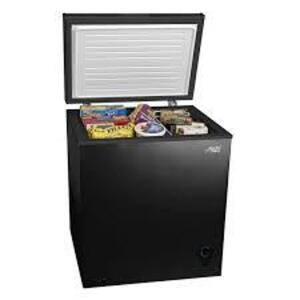 DESCRIPTION: (1) CHEST FREEZER BRAND/MODEL: ARCTIC KING/ARC050S0ARBB INFORMATION: BLACK/CAPACITY: 5 CU-FT RETAIL$: 197.00 SIZE: 24.9"L X 21.7"W X 33.5