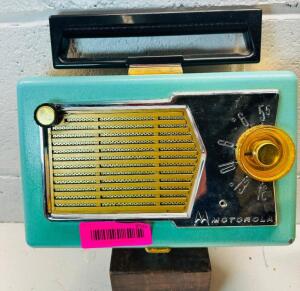 RETRO MOTOROLA RADIO