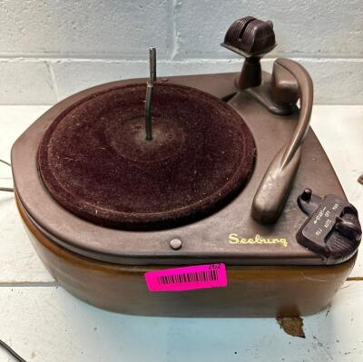 VINTAGE SEEBURG RECORD PLAYER