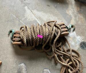 2 LARGE PULLIES WITH ROPE