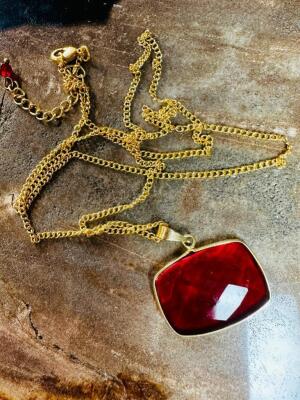 ONYX RED STONE NECKLACE WITH GOLD CHAIN