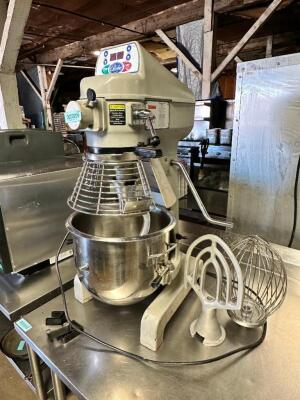 DESCRIPTION: GLOBE SP20 20 QT MIXER W/ BOWL AND (3) ATTACHMENTS BRAND / MODEL: GLOBE SP20 ADDITIONAL INFORMATION SN# 7241819, 110 VOLT, 1 PHASE LOCATI