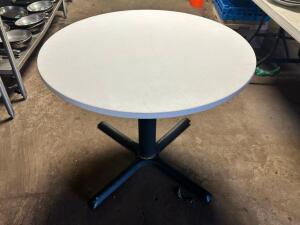 DESCRIPTION: 36" X 36" PADDED TABLE TOP W/ BASE SIZE 36" X 36" LOCATION: BAY 7 QTY: 1