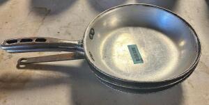 DESCRIPTION: (4) 10" SKILLETS SIZE 10" LOCATION: BAY 7 THIS LOT IS: SOLD BY THE PIECE QTY: 4