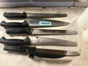 DESCRIPTION: (4) ASSORTED KITCHEN KNIVES LOCATION: BAY 7 THIS LOT IS: ONE MONEY QTY: 1