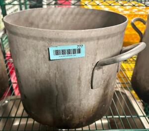 DESCRIPTION: 25 QT STOCK POT SIZE 25 QT LOCATION: BAY 7 QTY: 1