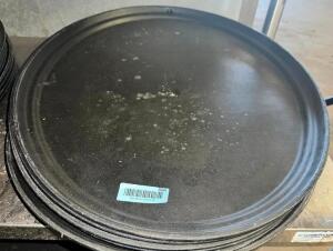 DESCRIPTION: (6) 27" BLACK PLASTIC SERVING TRAYS LOCATION: BAY 7 THIS LOT IS: SOLD BY THE PIECE QTY: 6