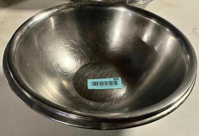 DESCRIPTION: (6) 12" STAINLESS MIXING BOWLS SIZE 12" LOCATION: BAY 7 THIS LOT IS: SOLD BY THE PIECE QTY: 6