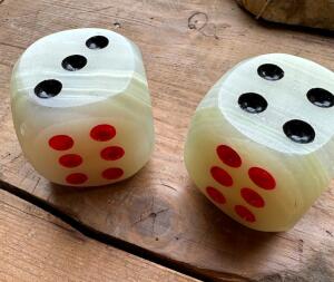 DESCRIPTION: ONYX DICE QTY: 2