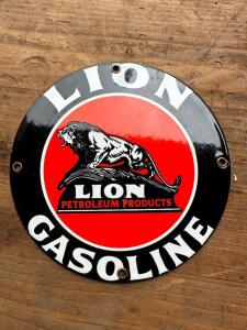 DESCRIPTION: LION GAS PORCELAIN SIGN SIZE: 8" QTY: 1