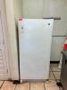 DESCRIPTION: GE 13.7 CU FT FROST-FREE UPRIGHT FREEZER-WHITE BRAND/MODEL: GE FUF14SVERWW INFORMATION: 5.0 AMPS, 115 VOLTS, 60 HZ SIZE: 13.7 CU FT - 2