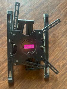 WALL MOUNTED TV MOUNT