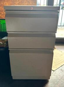 DESCRIPTION: 3-DRAWER METAL FILE CABINET