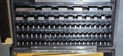 DESCRIPTION: (1) (81) PC GAGE BLOCK SET BRAND/MODEL: IM GAGES E3460 INFORMATION: DAMAGE TO CASE RETAIL$: 138.99 SIZE: SANDARD QTY: 1