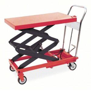 DESCRIPTION: (1) MANUAL MOBILE SCISSOR LIFT TABLE BRAND/MODEL: DAYTON/3KR47L INFORMATION: 800LB LOAD CAPACITY RETAIL$: $1,717.59 SIZE: 35 1/2" X 20" P