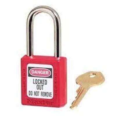 DESCRIPTION: (12) LOCKOUT PADLOCK BRAND/MODEL: MASTER LOCK/410MKW417REDLZ2 INFORMATION: RED/THERMOPLASTICS RETAIL$: 14.48 EACH SIZE: 1-1/2"SHACKLE H X