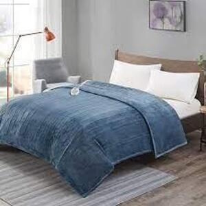 DESCRIPTION: (1) AUTO SHUT OFF ELECTRIC BLANKET BRAND/MODEL: DEGREES OF COMFORT DC54-0062 INFORMATION: BLUE RETAIL$: $105.85 EA SIZE: SIZE FULL QTY: 1