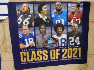 DESCRIPTION: (5) FOOTBALL HALL OF FAME BRAND/MODEL: CLASS OF 2021 INFORMATION: TOWEL RETAIL$: $12.58 EA QTY: 5