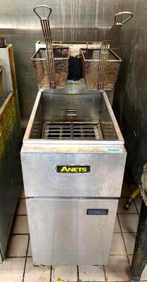 DESCRIPTION: 40 LB. NATURAL GAS FRYER WITH BASKETS BRAND/MODEL: ANETS SLG40 LOCATION: KITCHEN QTY: 1