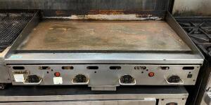 DESCRIPTION: 4-BURNER 48" NATURAL GAS FLAT TOP GRIDDLE BRAND/MODEL: VULCAN INFORMATION: 1" PLATE LOCATION: KITCHEN QTY: 1