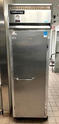 DESCRIPTION: STAINLESS 1-DOOR REACH-IN FREEZER ON CASTERS BRAND/MODEL: CONTINENTAL 1F LOCATION: KITCHEN QTY: 1