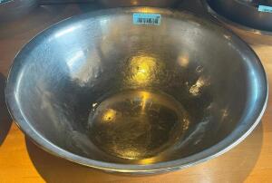 (2) - STAINLESS STEEL MIXING BOWLS