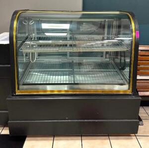 REFRIGERATED DELI CASE (NOT IN WORKING CONDITION)