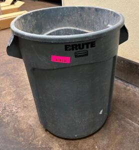 SMALL BRUTE TRASH BIN