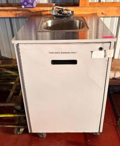 24" X 24" STERAMINE SANITIZING MOBILE SINK