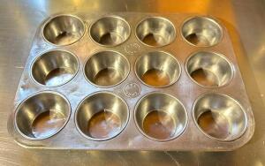 (20) 12-SECTION BAKING PAN