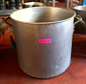 DESCRIPTION: STOCK POT WITH HANDLES SIZE: 18"X16" QTY: 1